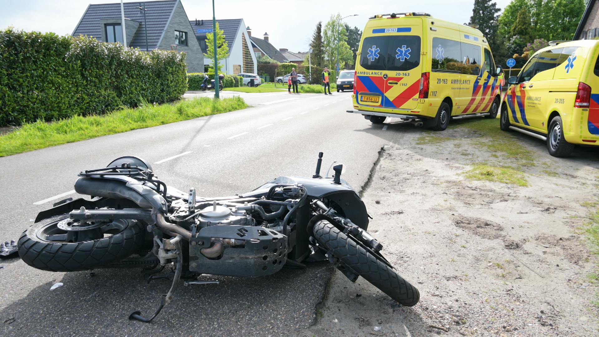 Fietser En Motorrijder Botsen In Prinsenbeek